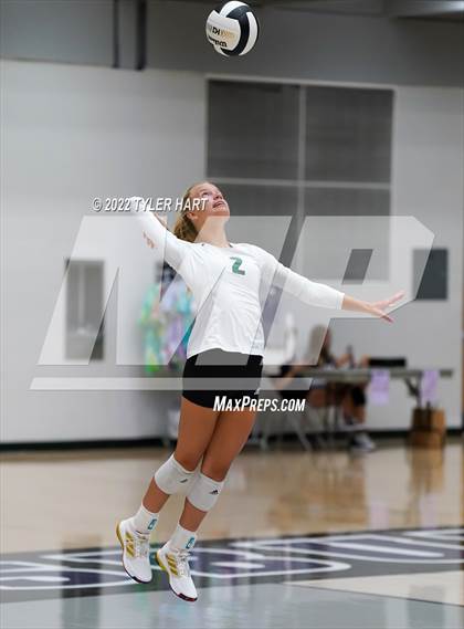 Thumbnail 1 in Benton Central vs. Floyd Central (Bulldog Challenge) photogallery.