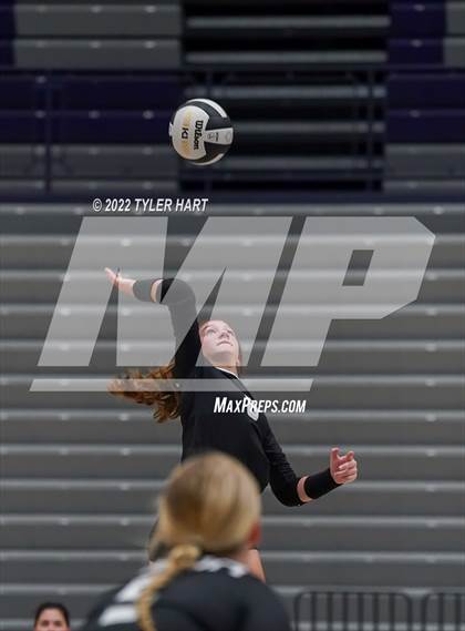 Thumbnail 2 in Benton Central vs. Floyd Central (Bulldog Challenge) photogallery.