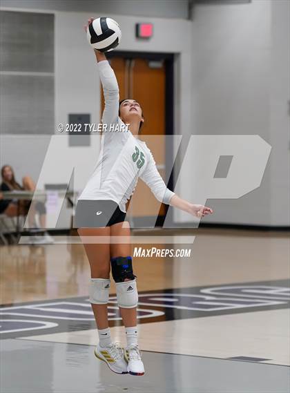 Thumbnail 3 in Benton Central vs. Floyd Central (Bulldog Challenge) photogallery.