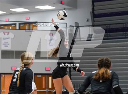 Thumbnail 1 in Benton Central vs. Floyd Central (Bulldog Challenge) photogallery.