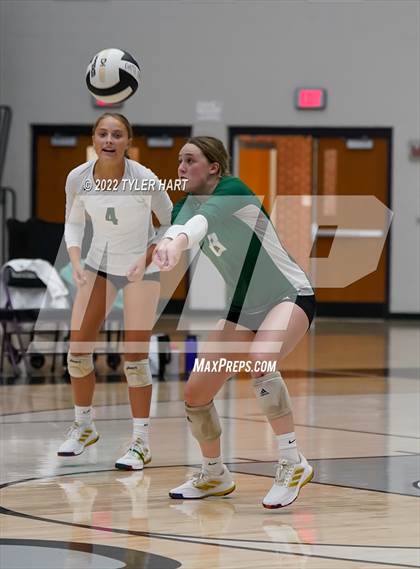 Thumbnail 1 in Benton Central vs. Floyd Central (Bulldog Challenge) photogallery.