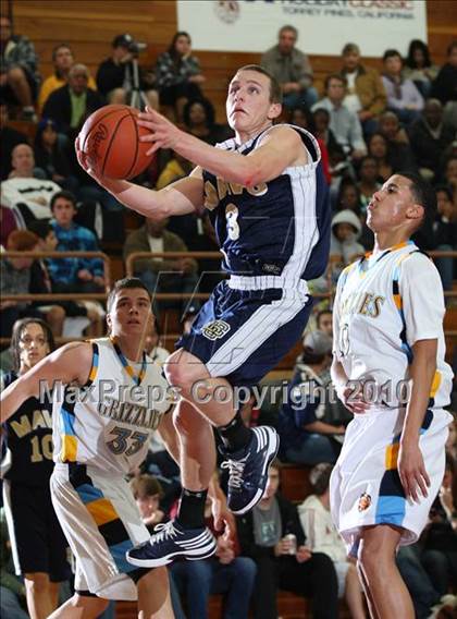 Thumbnail 3 in Los Osos vs. La Costa Canyon (MaxPreps Holiday Classic American Final) photogallery.