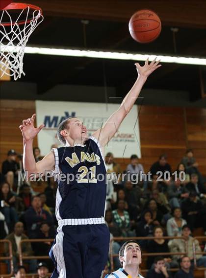 Thumbnail 2 in Los Osos vs. La Costa Canyon (MaxPreps Holiday Classic American Final) photogallery.