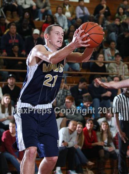 Thumbnail 3 in Los Osos vs. La Costa Canyon (MaxPreps Holiday Classic American Final) photogallery.