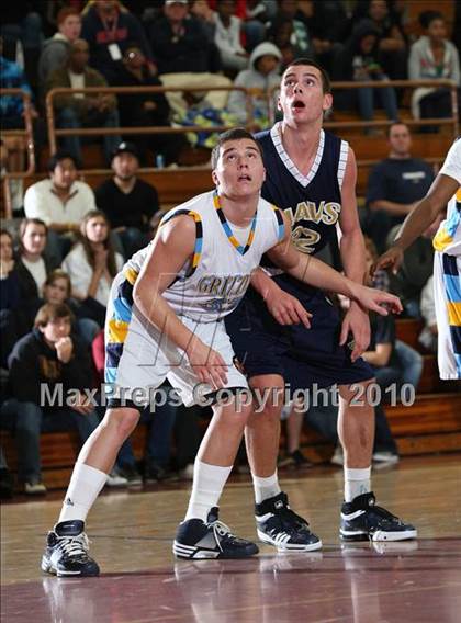 Thumbnail 2 in Los Osos vs. La Costa Canyon (MaxPreps Holiday Classic American Final) photogallery.