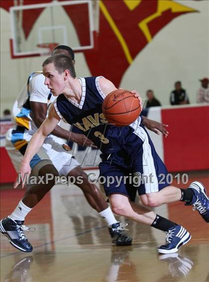 Thumbnail 3 in Los Osos vs. La Costa Canyon (MaxPreps Holiday Classic American Final) photogallery.