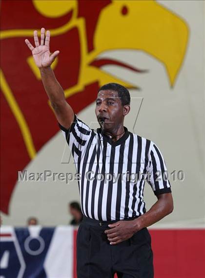 Thumbnail 1 in Los Osos vs. La Costa Canyon (MaxPreps Holiday Classic American Final) photogallery.