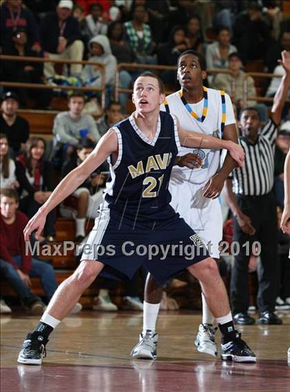 Thumbnail 2 in Los Osos vs. La Costa Canyon (MaxPreps Holiday Classic American Final) photogallery.