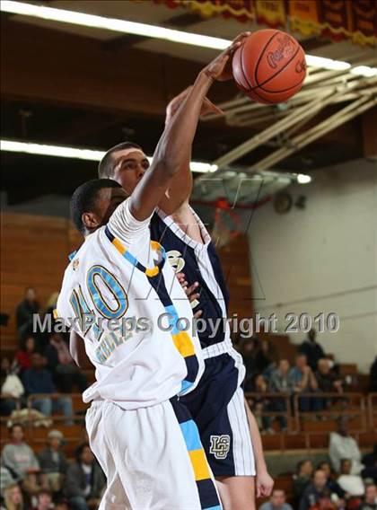 Thumbnail 1 in Los Osos vs. La Costa Canyon (MaxPreps Holiday Classic American Final) photogallery.