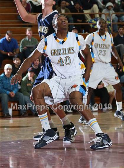 Thumbnail 3 in Los Osos vs. La Costa Canyon (MaxPreps Holiday Classic American Final) photogallery.