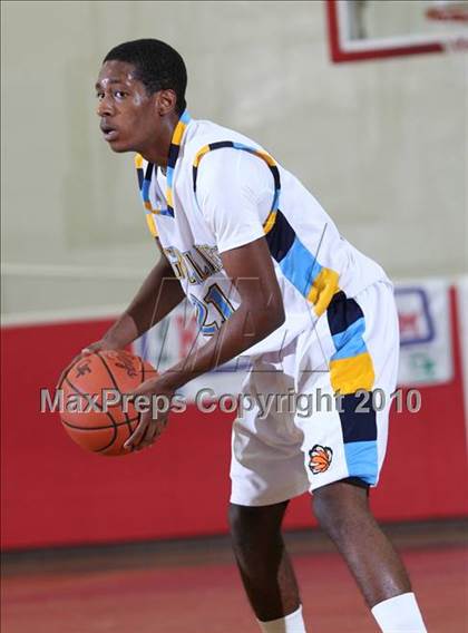 Thumbnail 3 in Los Osos vs. La Costa Canyon (MaxPreps Holiday Classic American Final) photogallery.