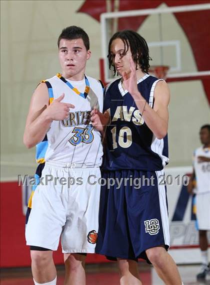 Thumbnail 1 in Los Osos vs. La Costa Canyon (MaxPreps Holiday Classic American Final) photogallery.