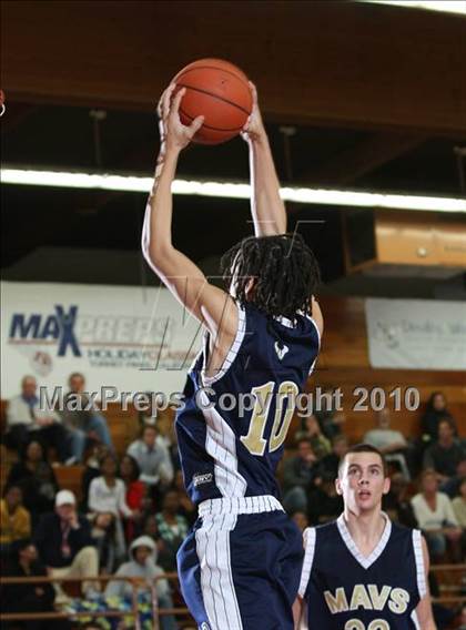 Thumbnail 1 in Los Osos vs. La Costa Canyon (MaxPreps Holiday Classic American Final) photogallery.
