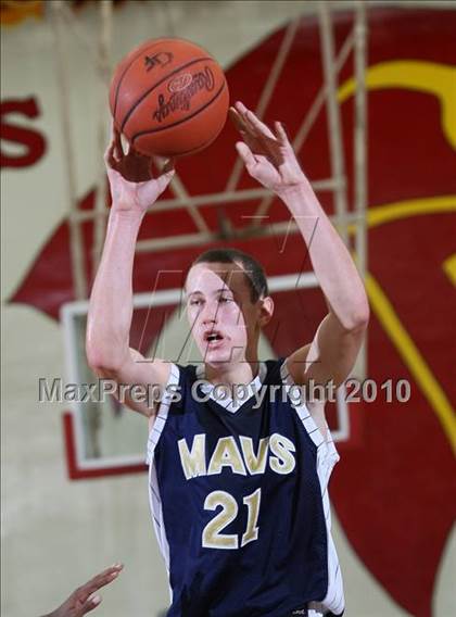 Thumbnail 1 in Los Osos vs. La Costa Canyon (MaxPreps Holiday Classic American Final) photogallery.