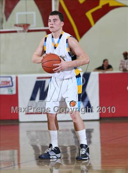 Thumbnail 3 in Los Osos vs. La Costa Canyon (MaxPreps Holiday Classic American Final) photogallery.
