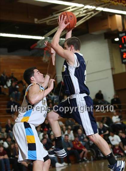 Thumbnail 1 in Los Osos vs. La Costa Canyon (MaxPreps Holiday Classic American Final) photogallery.