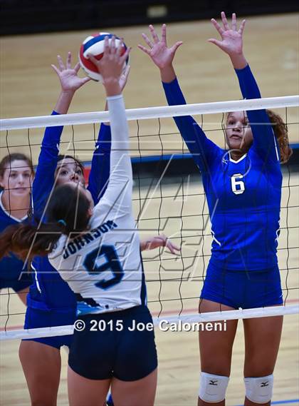 Thumbnail 1 in Johnson [Claudia Taylor] vs MacArthur [Douglas] (NEISD Tournament) photogallery.