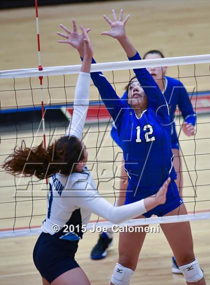 Thumbnail 1 in Johnson [Claudia Taylor] vs MacArthur [Douglas] (NEISD Tournament) photogallery.