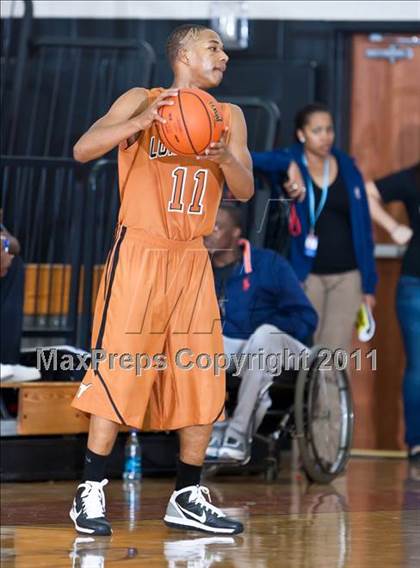 Thumbnail 3 in Dobie vs. Dickinson (McDonald's Texas Invitational) photogallery.