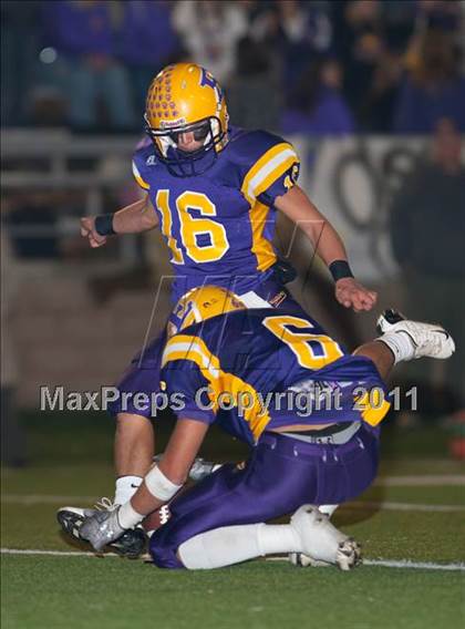 Thumbnail 1 in Escalon vs. Calaveras (CIF SJS D4 Final) photogallery.