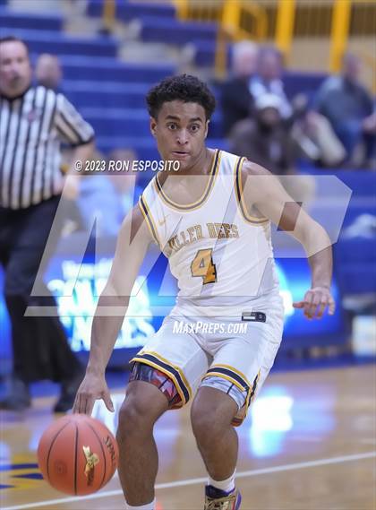 Thumbnail 3 in Bridgehampton vs Smithtown Christian (NYSPHSAA Section 11 Class D Final) photogallery.