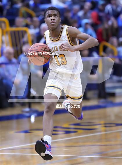 Thumbnail 1 in Bridgehampton vs Smithtown Christian (NYSPHSAA Section 11 Class D Final) photogallery.