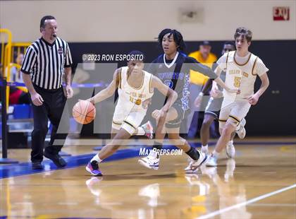 Thumbnail 1 in Bridgehampton vs Smithtown Christian (NYSPHSAA Section 11 Class D Final) photogallery.