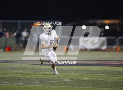 Thumbnail 2 in Notre Dame (SO) @ JSerra Catholic photogallery.