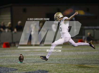 Thumbnail 2 in Notre Dame (SO) @ JSerra Catholic photogallery.
