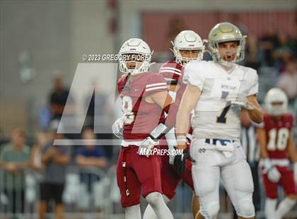 Thumbnail 2 in Notre Dame (SO) @ JSerra Catholic photogallery.