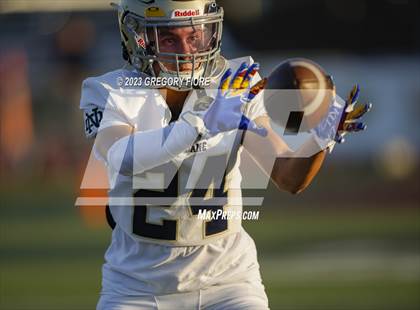Thumbnail 3 in Notre Dame (SO) @ JSerra Catholic photogallery.