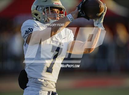 Thumbnail 2 in Notre Dame (SO) @ JSerra Catholic photogallery.