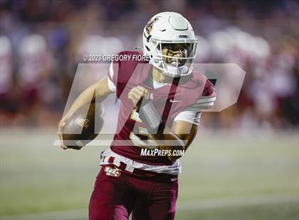 Thumbnail 2 in Notre Dame (SO) @ JSerra Catholic photogallery.