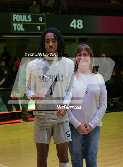 Thumbnail 2 in Iona Prep @ Archbishop Stepinac (The Crusader Classic) photogallery.