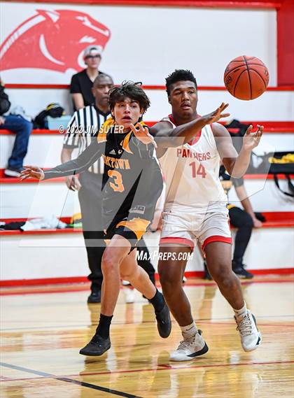 Thumbnail 3 in Burton vs Yorktown photogallery.