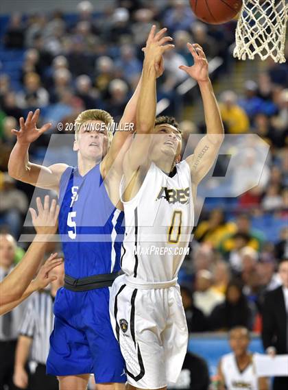 Thumbnail 3 in Lincoln vs. Seattle Prep (WIAA 3A Quarterfinal) photogallery.