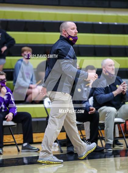 Thumbnail 3 in Lee's Summit vs. Blue Springs (MSHSAA Sectional Playoff) photogallery.