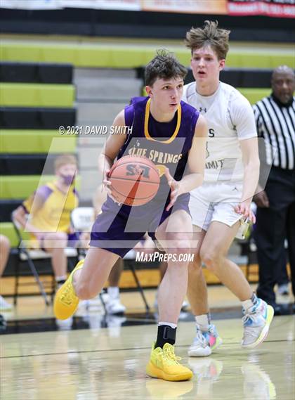 Thumbnail 2 in Lee's Summit vs. Blue Springs (MSHSAA Sectional Playoff) photogallery.
