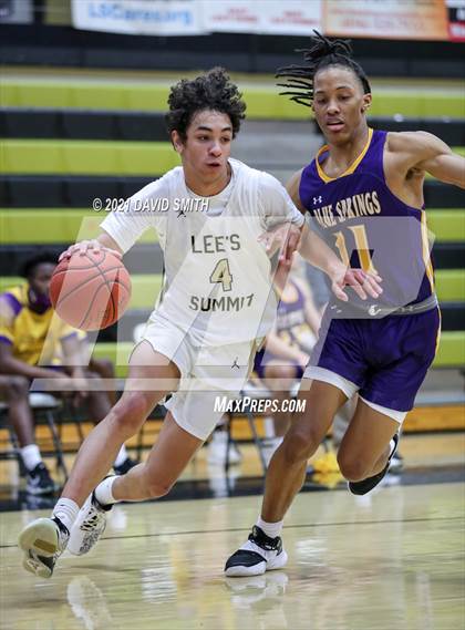 Thumbnail 2 in Lee's Summit vs. Blue Springs (MSHSAA Sectional Playoff) photogallery.