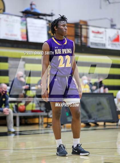 Thumbnail 3 in Lee's Summit vs. Blue Springs (MSHSAA Sectional Playoff) photogallery.