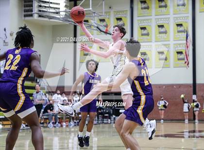 Thumbnail 2 in Lee's Summit vs. Blue Springs (MSHSAA Sectional Playoff) photogallery.