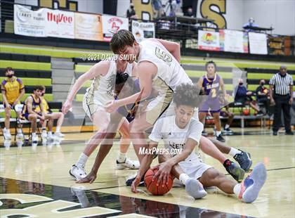 Thumbnail 1 in Lee's Summit vs. Blue Springs (MSHSAA Sectional Playoff) photogallery.