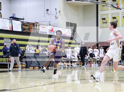 Thumbnail 2 in Lee's Summit vs. Blue Springs (MSHSAA Sectional Playoff) photogallery.