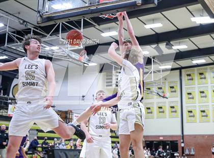 Thumbnail 3 in Lee's Summit vs. Blue Springs (MSHSAA Sectional Playoff) photogallery.