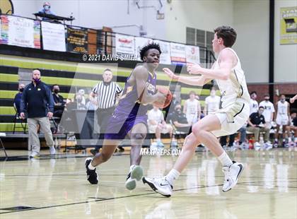 Thumbnail 3 in Lee's Summit vs. Blue Springs (MSHSAA Sectional Playoff) photogallery.