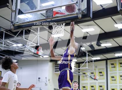 Thumbnail 3 in Lee's Summit vs. Blue Springs (MSHSAA Sectional Playoff) photogallery.