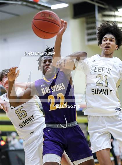 Thumbnail 1 in Lee's Summit vs. Blue Springs (MSHSAA Sectional Playoff) photogallery.