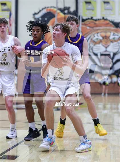 Thumbnail 2 in Lee's Summit vs. Blue Springs (MSHSAA Sectional Playoff) photogallery.