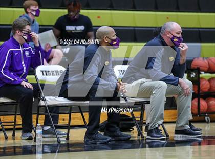 Thumbnail 3 in Lee's Summit vs. Blue Springs (MSHSAA Sectional Playoff) photogallery.
