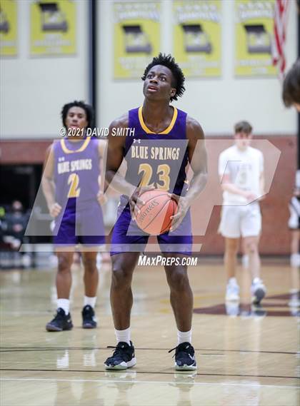Thumbnail 3 in Lee's Summit vs. Blue Springs (MSHSAA Sectional Playoff) photogallery.
